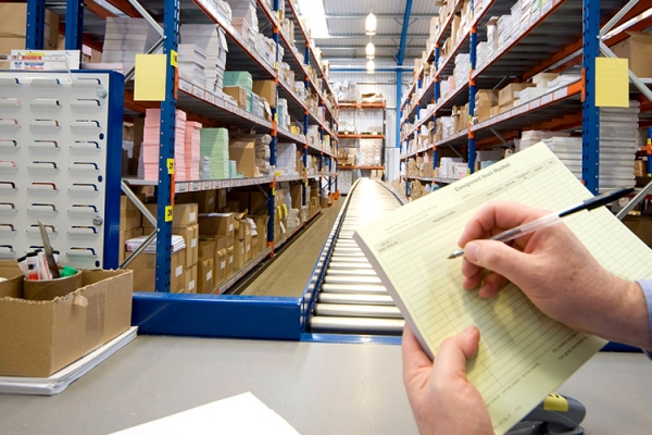 Phân biệt đối tượng công việc và đối tượng làm việc của kế toán thương mại dịch vụ