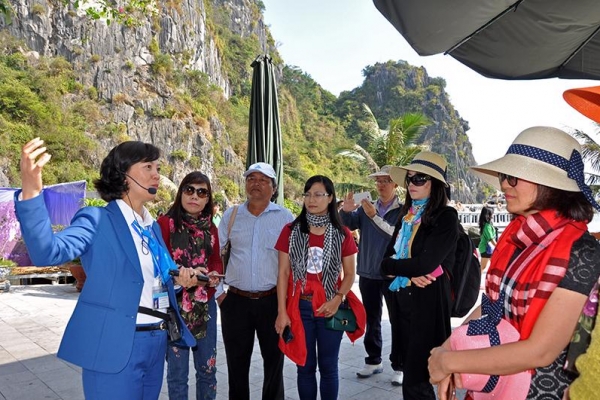 Hướng dẫn viên du lịch nói lời chào tour như thế nào để ghi điểm với khách?