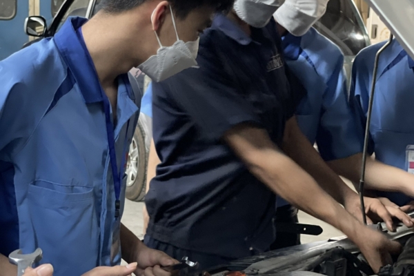 Các biện pháp an toàn kỹ thuật viên sửa chữa ô tô nên lưu lại!