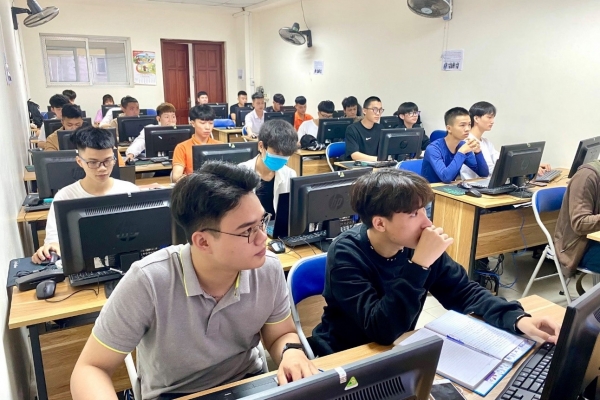 Tái thiết lập thị trường việc làm với Blockchain và AI: Cơ hội nghề nghiệp rộng mở cho sinh viên học công nghệ thông tin
