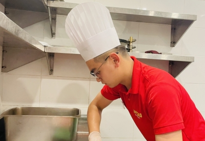 Một Ngày Đi Làm Của Sinh Viên Ngành Kỹ Thuật Chế Biến Món Ăn Trường Trung Cấp Ý Việt