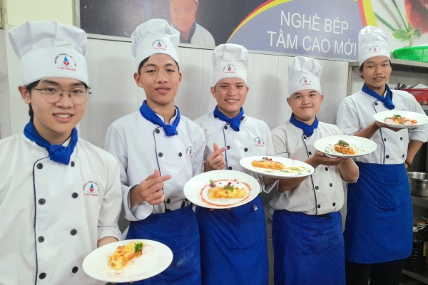 Bằng trung cấp ngành kỹ thuật chế biến món ăn có ưu điểm gì?