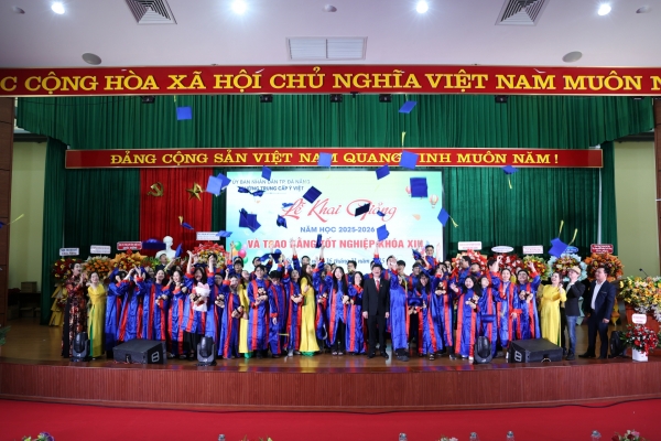 Trường Trung cấp Ý Việt long trọng tổ chức Lễ Khai giảng năm học mới và trao bằng tốt nghiệp Khóa XIII