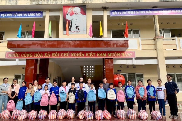 Trường Trung cấp Ý Việt mang yêu thương đến với điểm Trường Tiểu học và THCS Xuân Long
