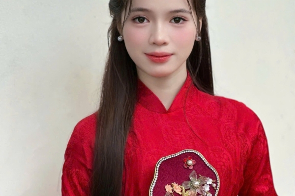 Trải nghiệm học trang điểm tại Đà Nẵng qua buổi thực hành makeup cô dâu tại Ý Việt