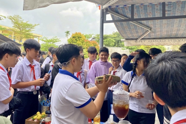 Trường dạy nghề Ý Việt mang trải nghiệm thực tế đến học sinh THCS Nguyễn Công Trứ