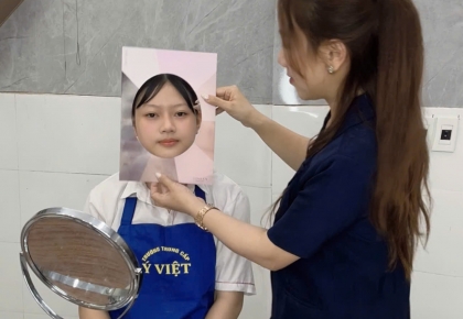 Học sinh K25 ngành Chăm sóc sắc đẹp tự tin bước vào học phần học nghề makeup Học sinh K25 ngành Chăm sóc sắc đẹp tự tin bước vào học phần học nghề makeup