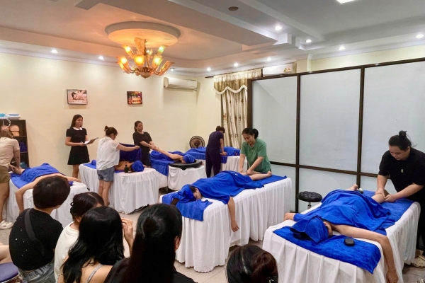 Thi tốt nghiệp lớp Chăm sóc da trị liệu (Spa) và Body khoá 01 tại Đà Nẵng