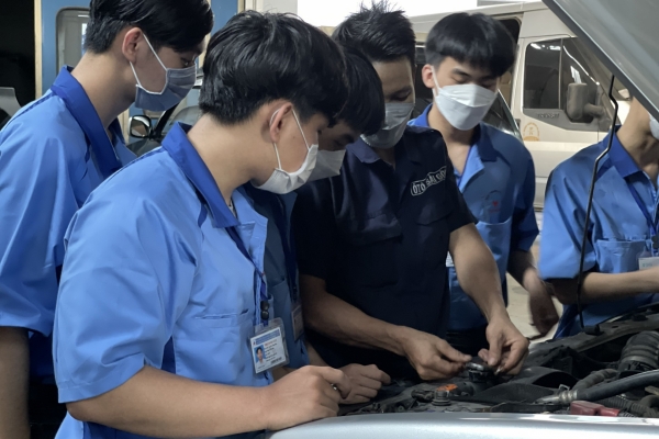 Dạy văn hoá THPT trong trường nghề như thế nào?