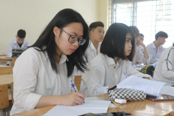 Năm 2023 học THPT có chuyển trường nghề được không?